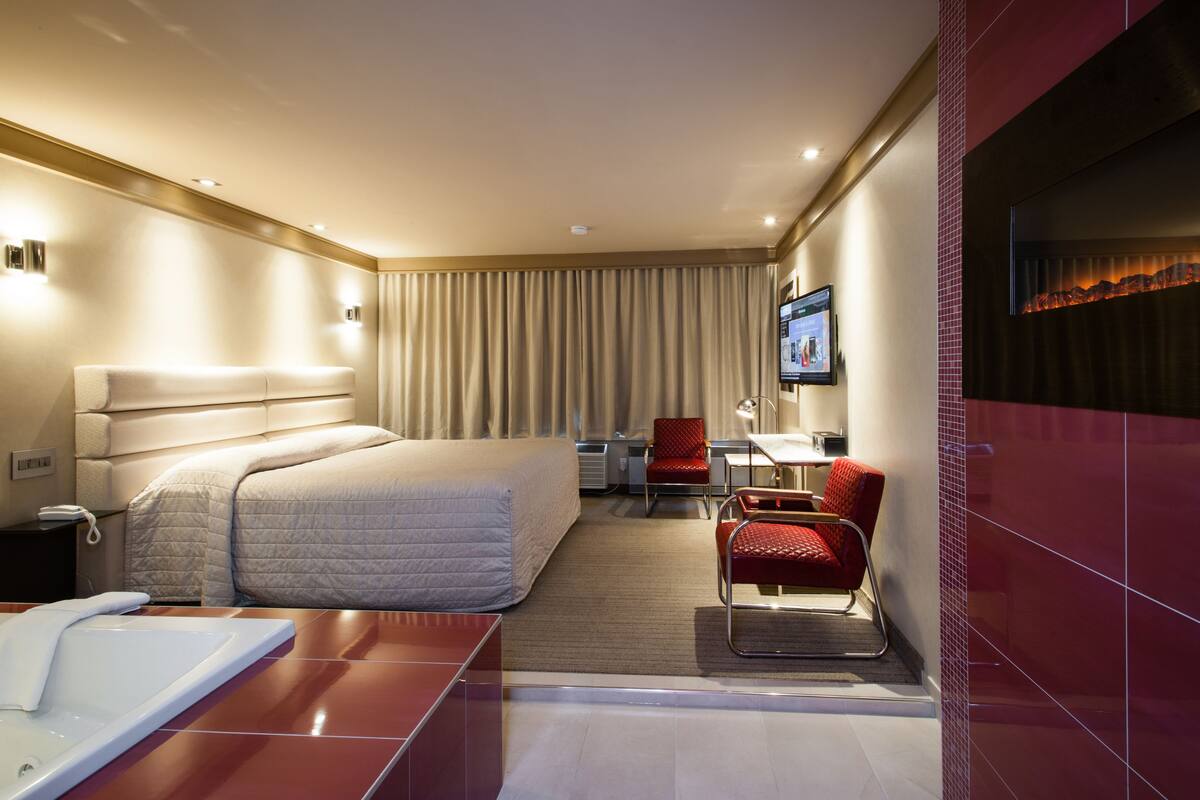 Suite – executive, 1 queensize-seng, spabadekar | Blendingsgardiner, strykejern/-brett, wi-fi (inkludert) og sengetøy
