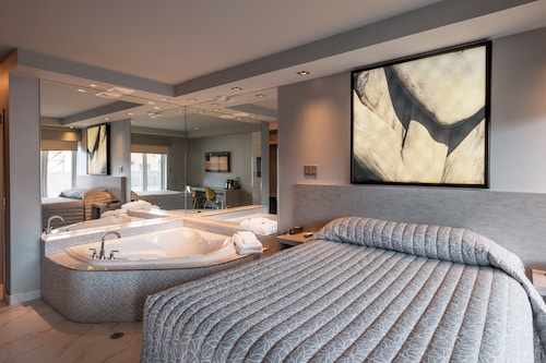 Le Chabrol Hotel & Suites