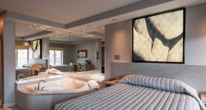 Le Chabrol Hotel & Suites