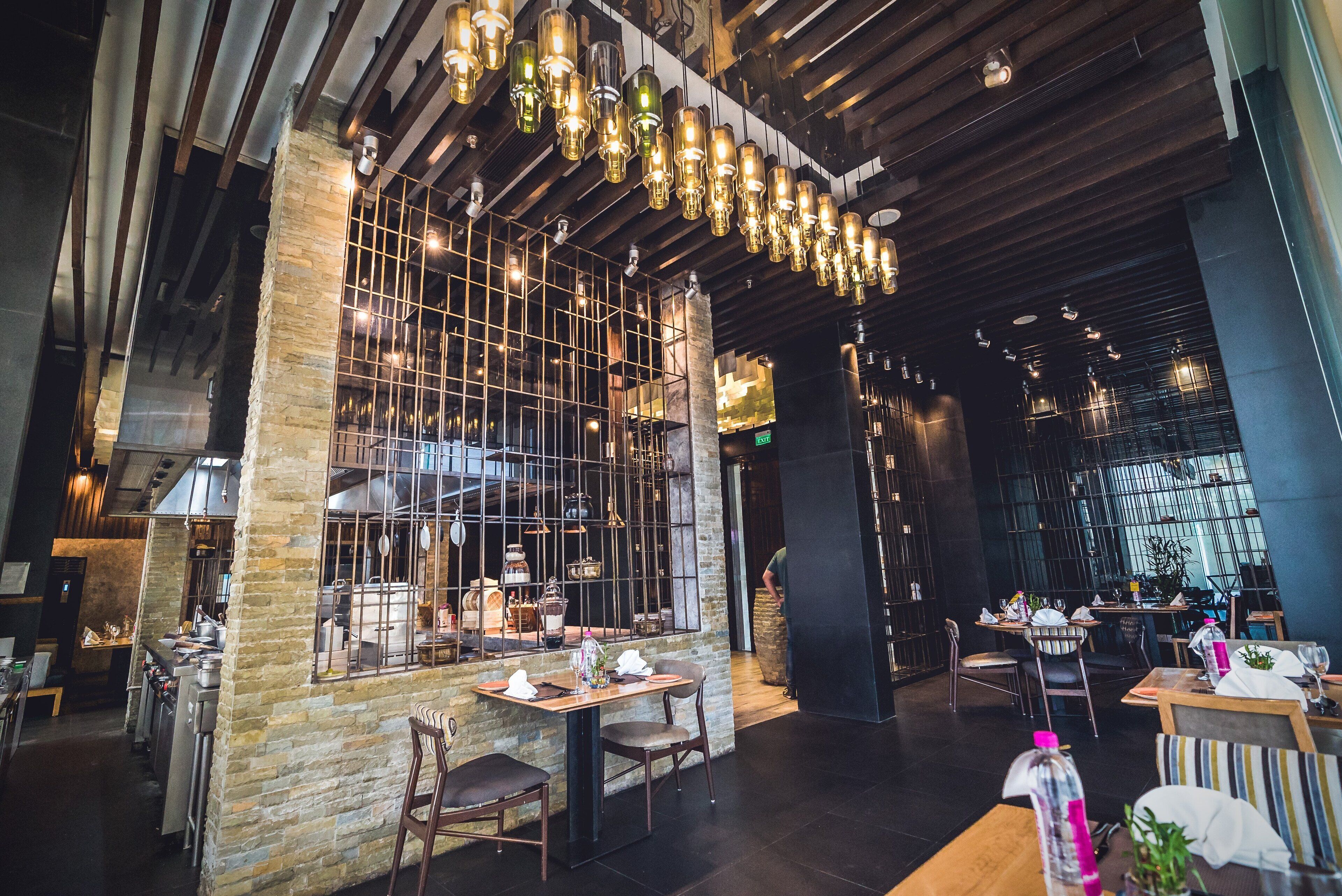 4 restaurants, international cuisine