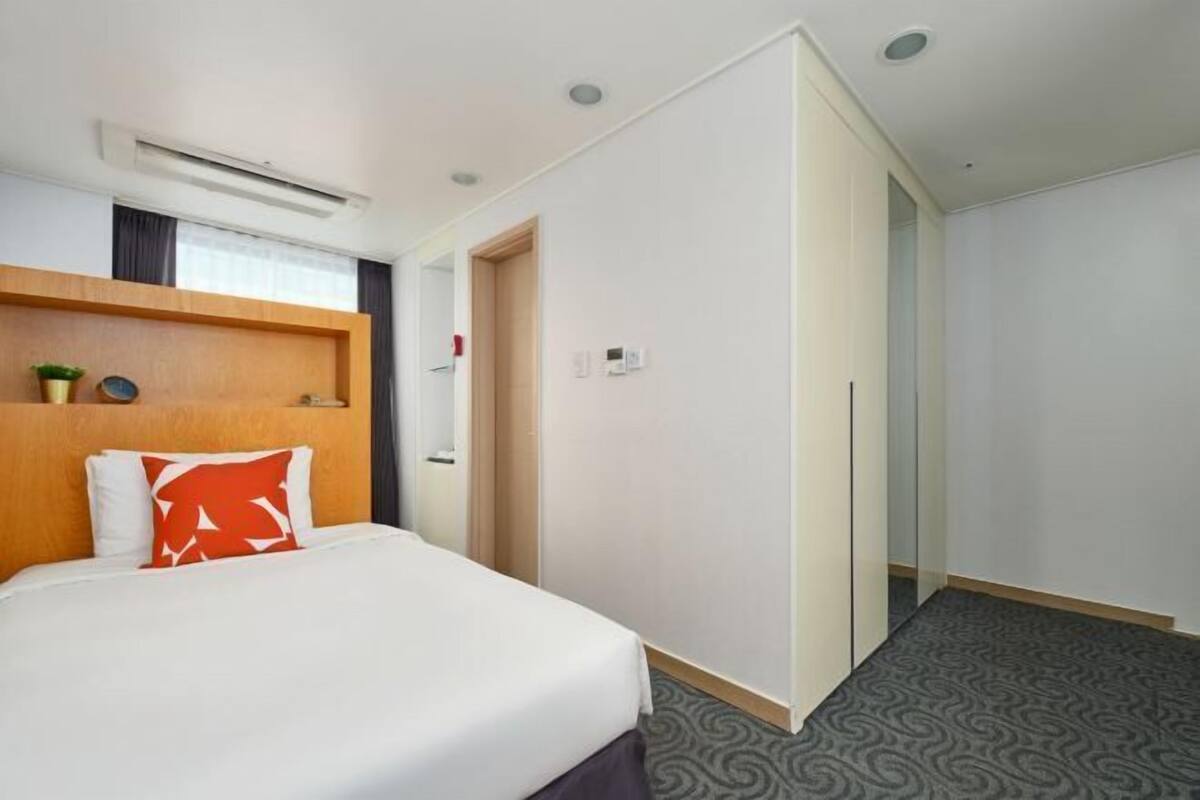 Minibar, Zimmersafe, individuell eingerichtet, Bügeleisen/Bügelbrett