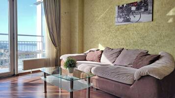 Appartement Classique, 1 chambre, balcon, vue fleuve | Coin séjour