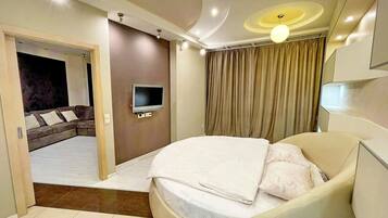 Exclusive-suite - 1 soveværelse - balkon - udsigt til flod | 1 soveværelse, individuelt design, individuel indretning, skrivebord