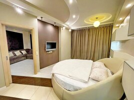 Exclusive Suite, 1 Bedroom, Balcony, River View | Desk, laptop workspace, blackout drapes, soundproofing