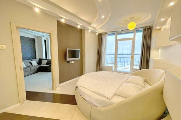 Exclusive Suite, 1 Bedroom, Balcony, River View | Individually decorated, individually furnished, desk, laptop workspace
