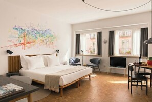 Studio | Safe på rommet, individuelt dekorert, individuelt innredet og skrivebord