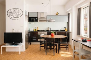 Apartment, 1 Schlafzimmer | Eigene Küche | Kühlschrank, Mikrowelle, Ofen, Herdplatte