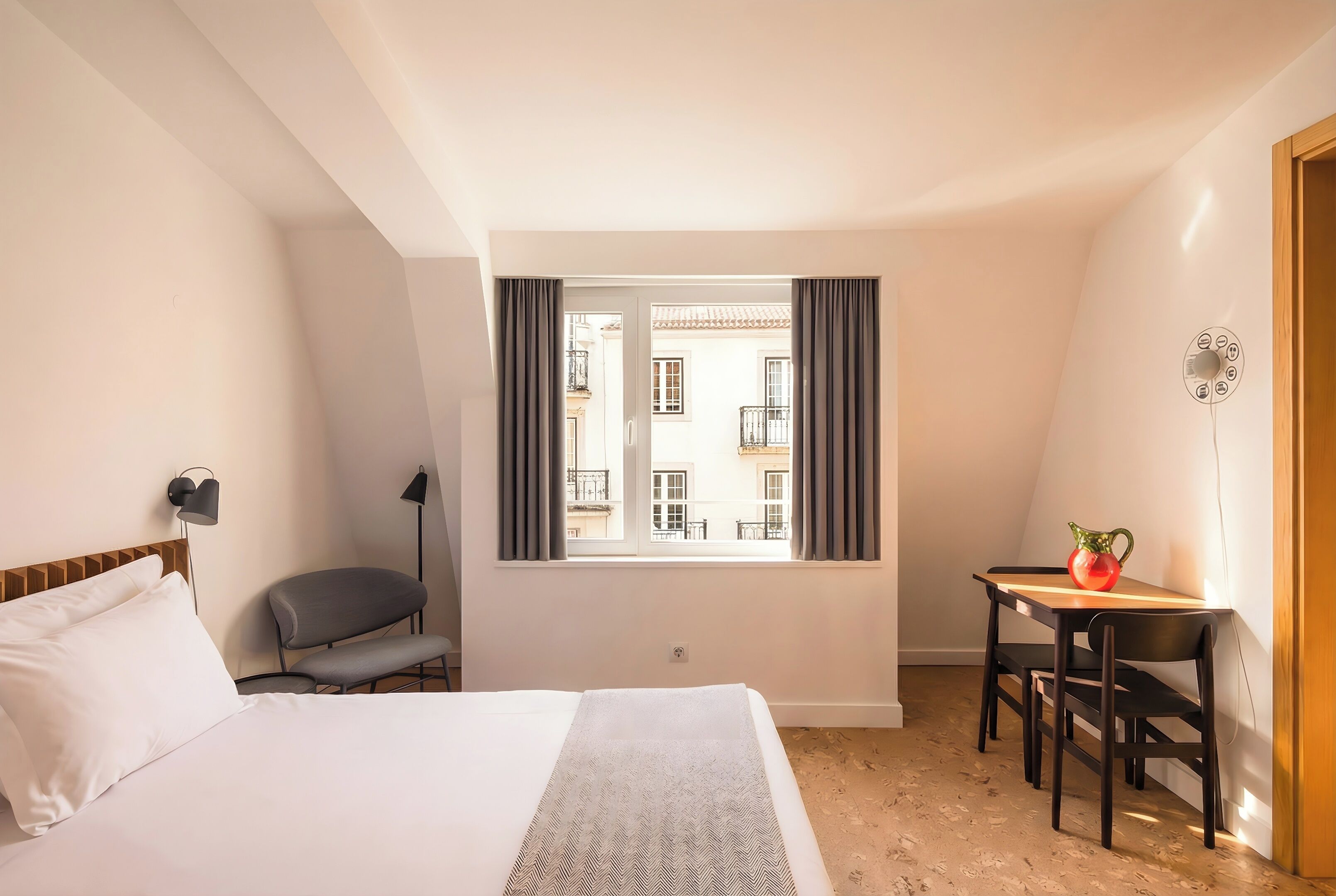 Studio – junior | Safe på rommet, individuelt dekorert, individuelt innredet og skrivebord