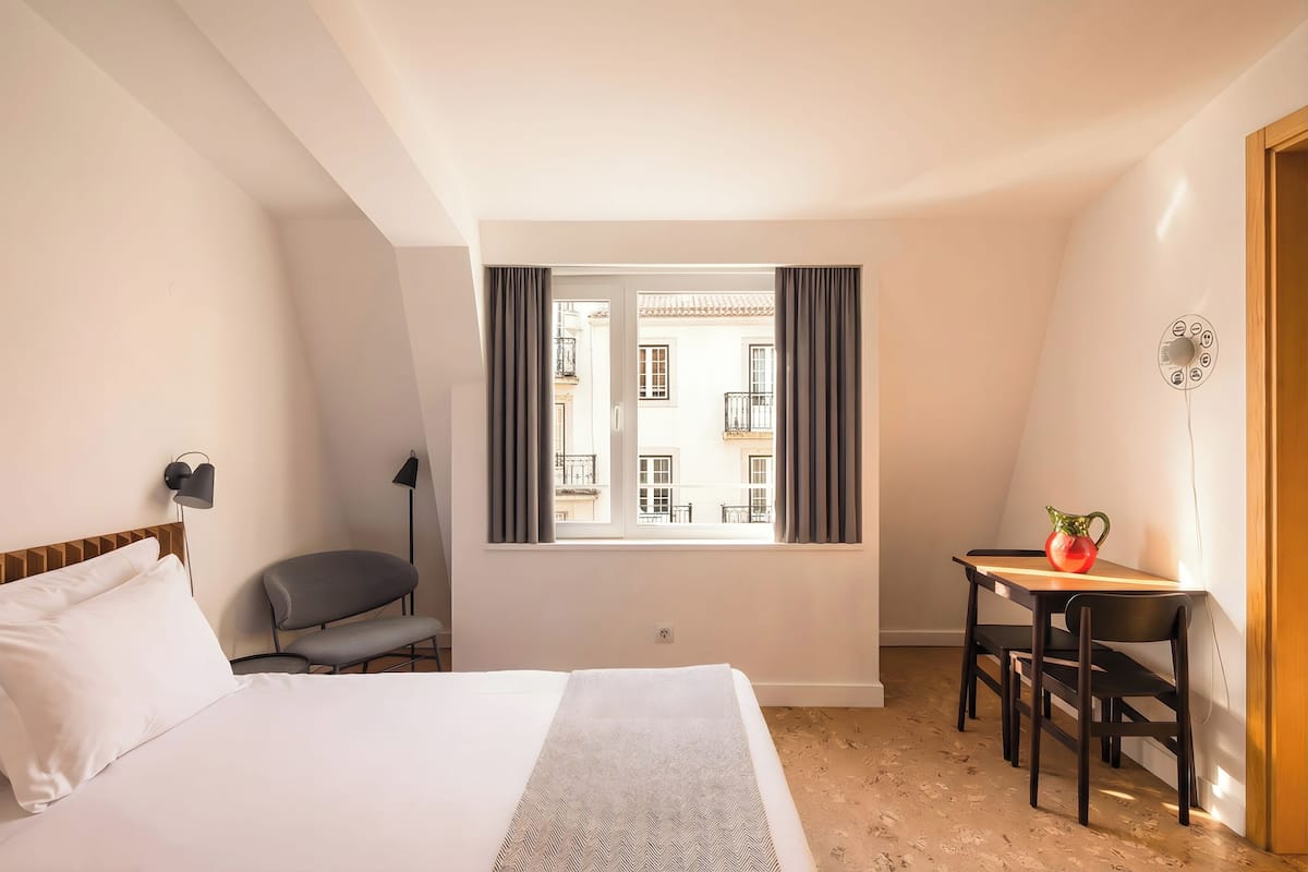 Studio – junior | Safe på rommet, individuelt dekorert, individuelt innredet og skrivebord