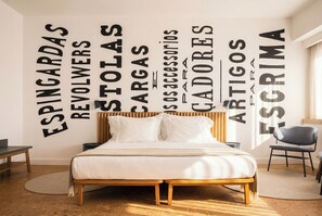 In-room safe, individually decorated, individually furnished, desk - The Lisbonaire Apartments (Lisbon)