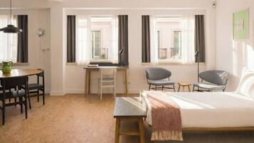 Departamento, 1 habitación | Área de sala de estar | Televisión de pantalla plana de 32 pulgadas con canales por cable