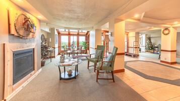 Área de estar no saguão