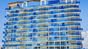 A multi-story hotel with balconies, large windows, and a modern architectural design. - Cosmos Pacifico Hotel (Buenaventura)