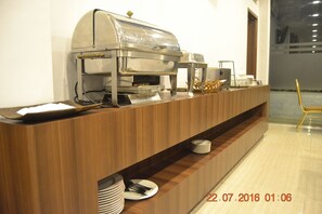 بوفيه فطور مجانًا