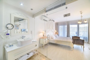 Minibar, in-room safe, alarm clocks