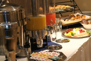 Free daily buffet breakfast 