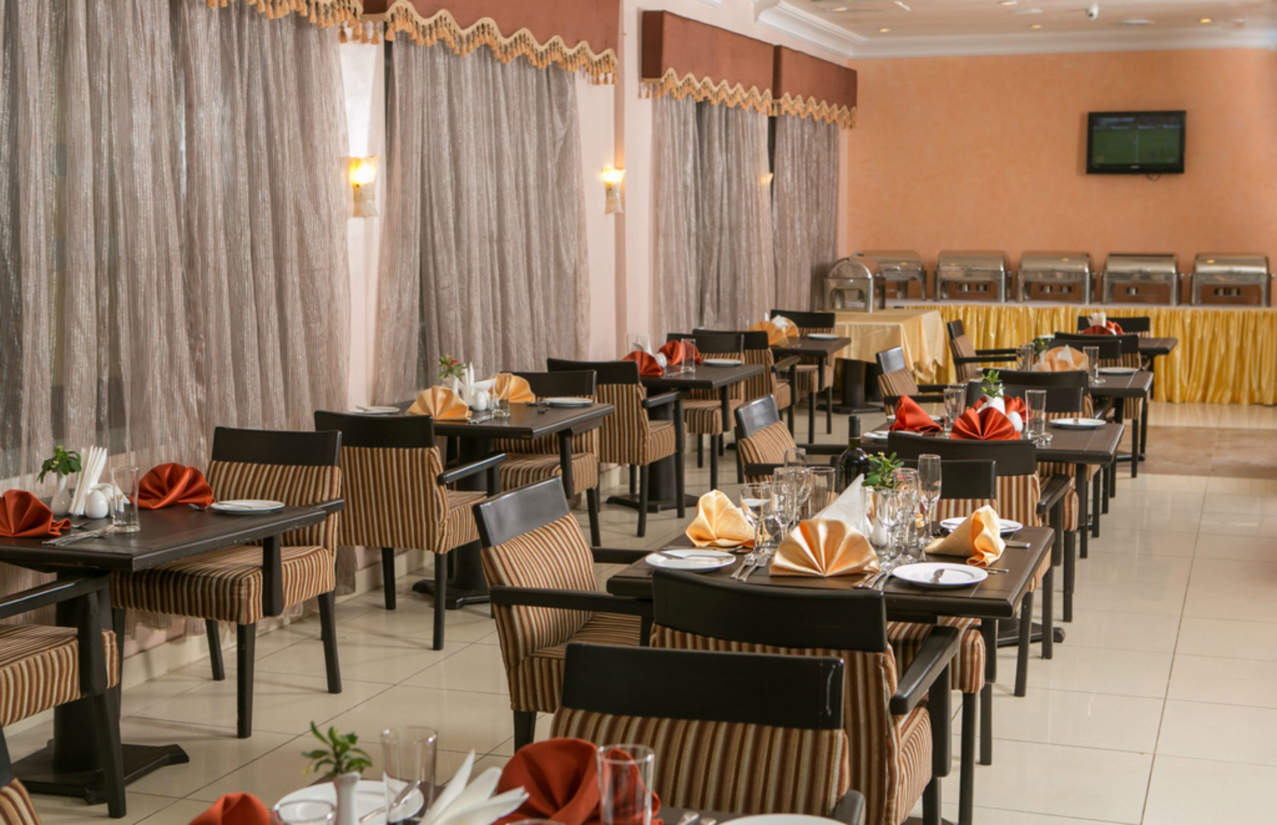 Breakfast, lunch, dinner served; Regional cuisine 