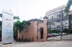 Exterior - D Palms Airport Hotel (Lagos)