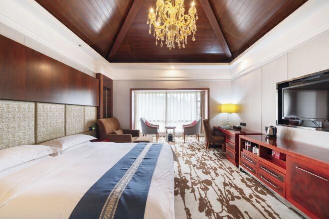 Minibar, Zimmersafe, Wecker