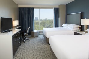 Caja de seguridad en la habitación, escritorio y cortinas blackout 