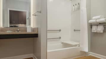 Artículos de tocador gratuitos, secador de pelo, toallas, jabón