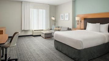 Caja de seguridad en la habitación y espacio para trabajar con laptop