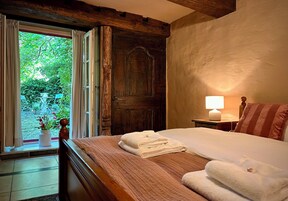 Classic Double Room | Down comforters, individually decorated, individually furnished