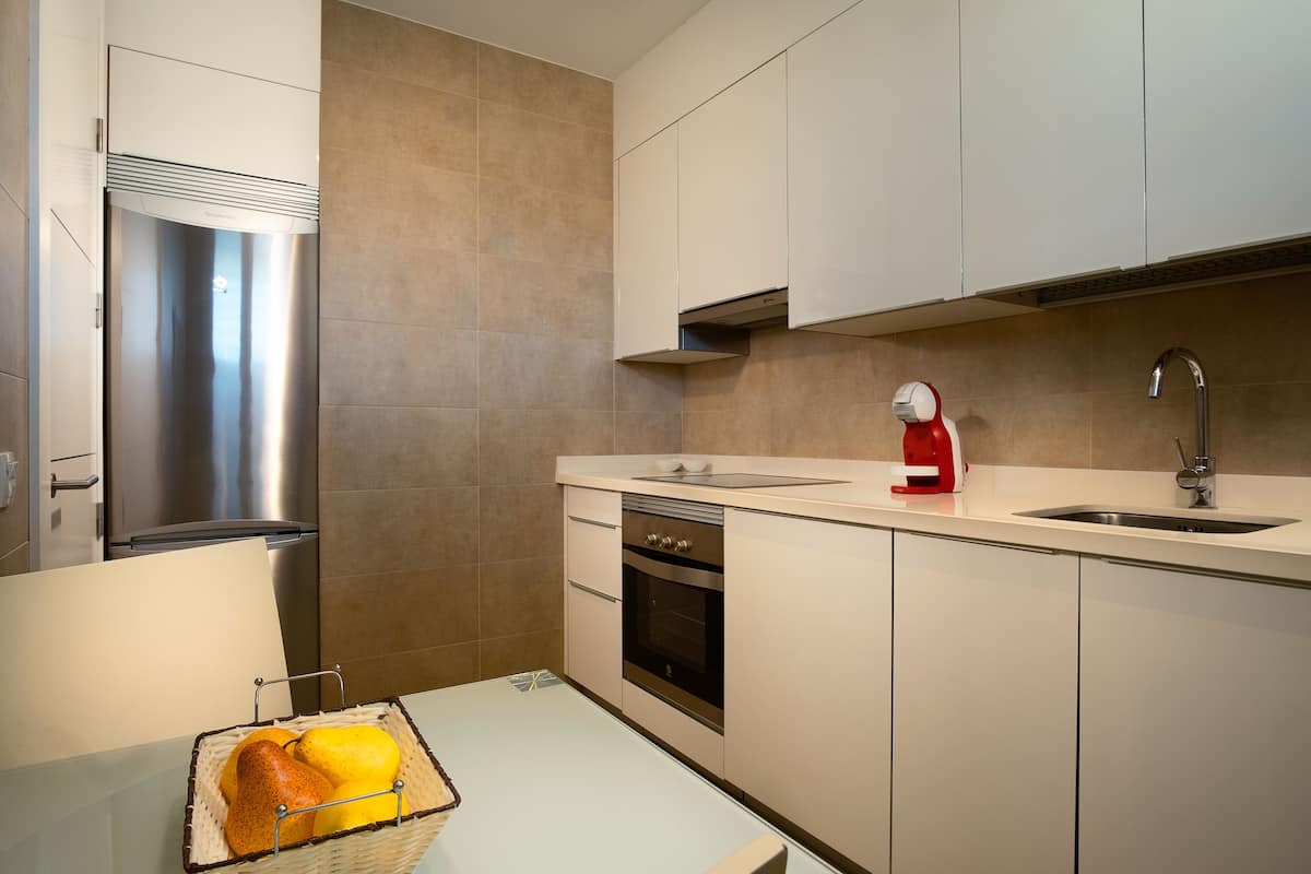 apartment, 2 bedrooms, ocean view | private kitchen | full-sized fridge, microwave, oven, stovetop