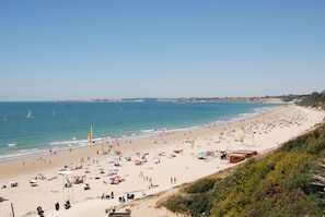 Pantai berhampiran 