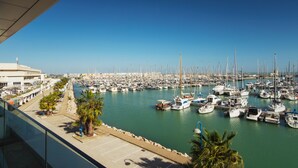 A marina filled with various boats and yachts, with a clear blue sky above. - Las Suites de Puerto Sherry (El Puerto de Santa Maria)