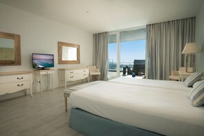 Apartamento, 3 quartos, vista para o oceano | Camas com colchões de espuma com sistema de memória, cofres nos quartos