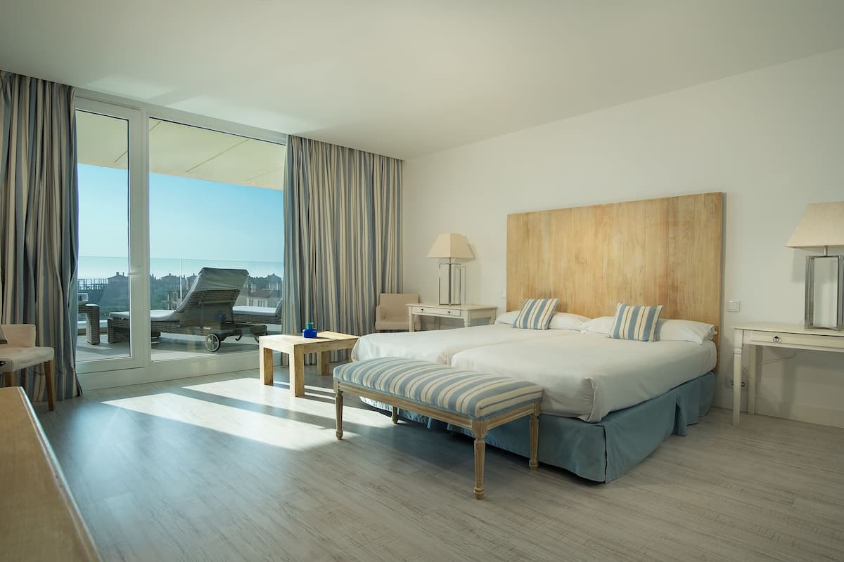 apartment, 3 bedrooms, ocean view | memory-foam beds, in-room safe, desk, blackout curtains