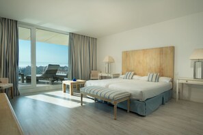 公寓, 3 间卧室, 海洋景观 | 记忆海绵床垫、客房内保险箱、办公桌、遮光窗帘