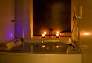 Jetted bathtub - Hotel Barrameda (Sanlucar de Barrameda)