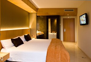 In-room safe, desk, free cots/infant beds, free WiFi