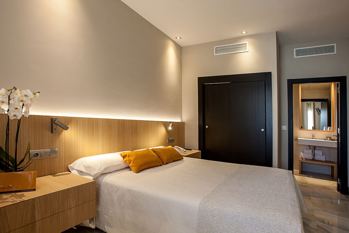 In-room safe, desk, free cribs/infant beds, free WiFi