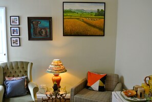 King Room | Premium bedding, free WiFi, bed sheets - Vine Valley Inn (Cessnock)