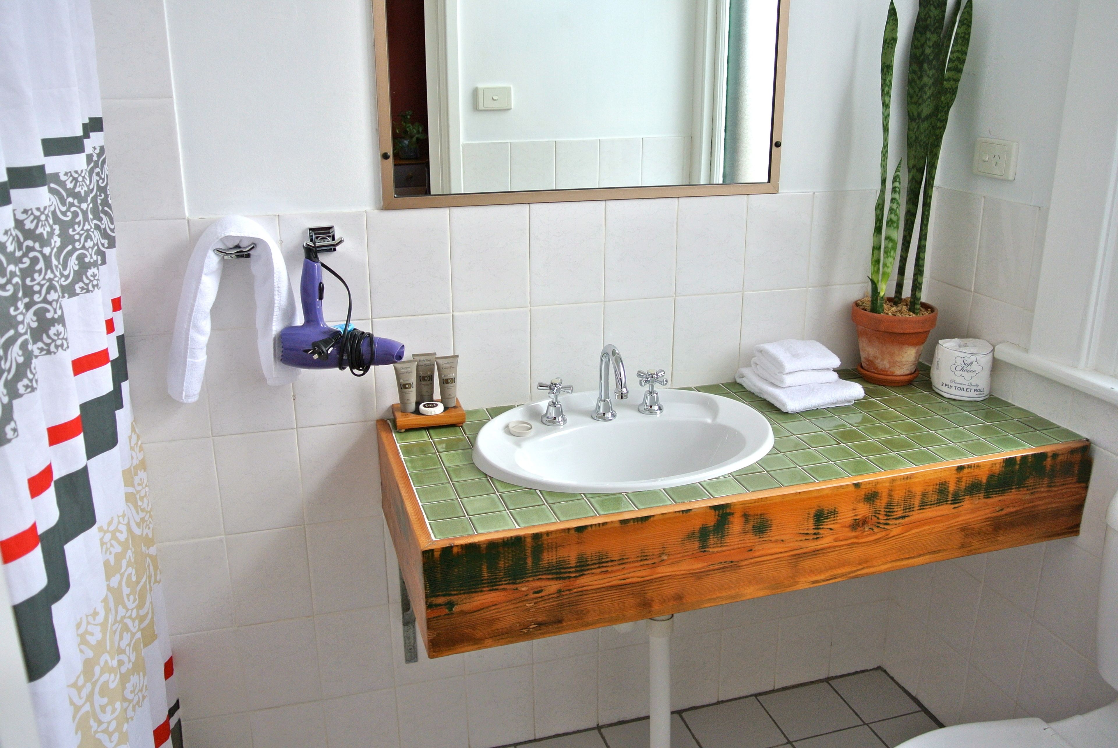 shower, rainfall showerhead, free toiletries, hair dryer