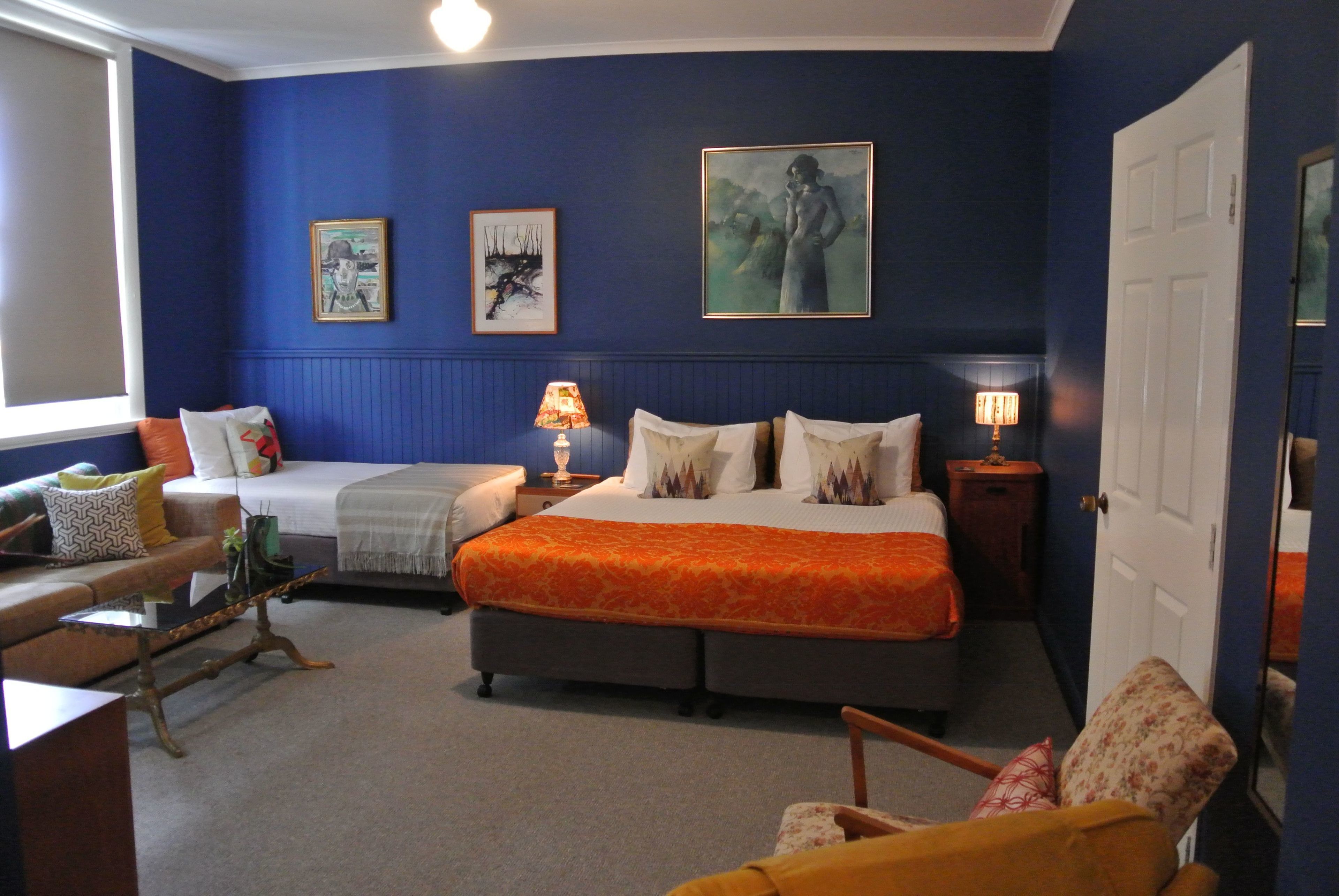 family room | premium bedding, free wifi, bed sheets