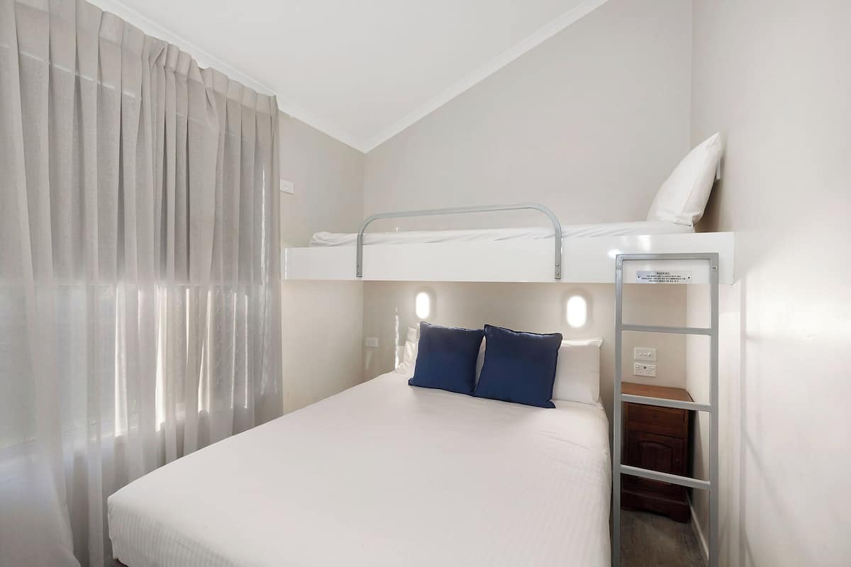 Deluxe Cabin - Sleeps 5