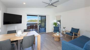 Premium Cabin - Sleeps 4 | Living area