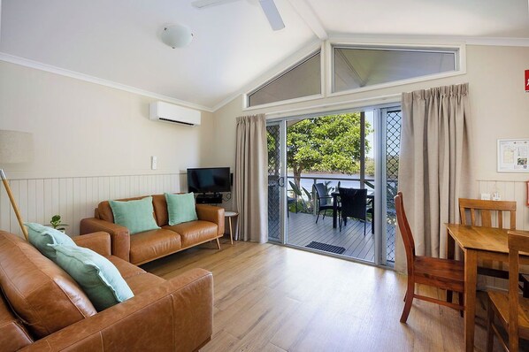 Kabin Superior (- Sleeps 4) | Area keluarga | Televisi 32-inci dengan saluran TV digital