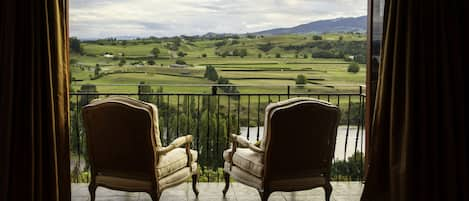 Habitación de lujo doble, 1 cama de matrimonio grande, vistas al lago | Balcón