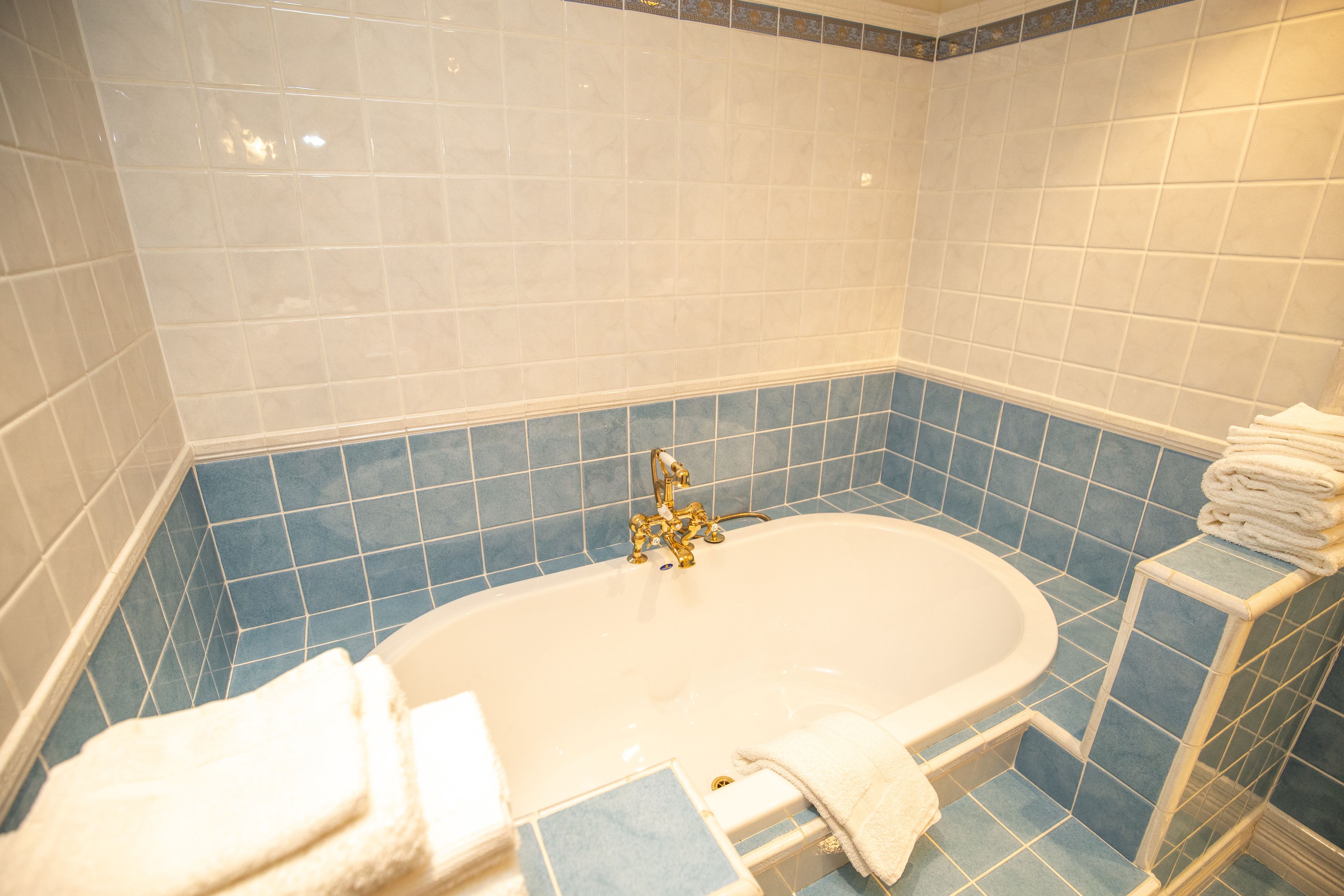 versace suite | bathroom | free toiletries, hair dryer, towels