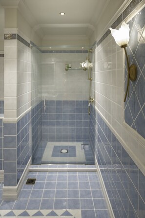 Chambre Double Luxe, 1 très grand lit, vue lac | Salle de bain