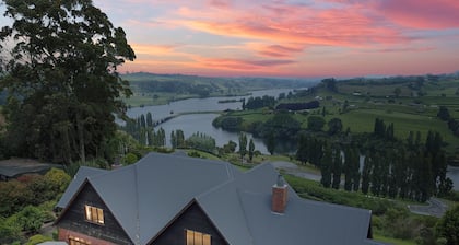 Lake Karapiro Lodge