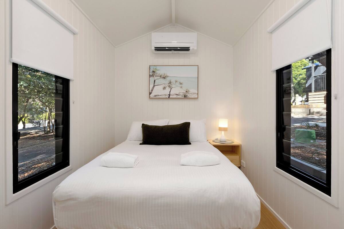 Tiny Home - Sleeps 2 | 熨斗/熨衫板、免費 Wi-Fi、床單