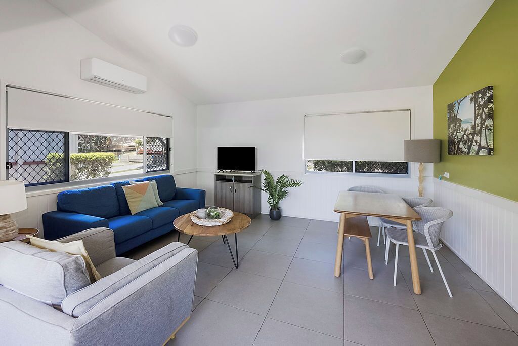 Deluxe Cabin - Sleeps 5 - Accessible | Dining room