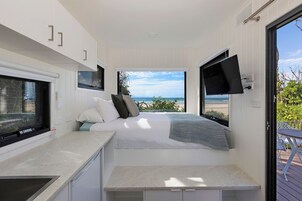Premium Tiny Home - Sleeps 2 - Ocean View | Iron/ironing board, free WiFi, bed sheets
