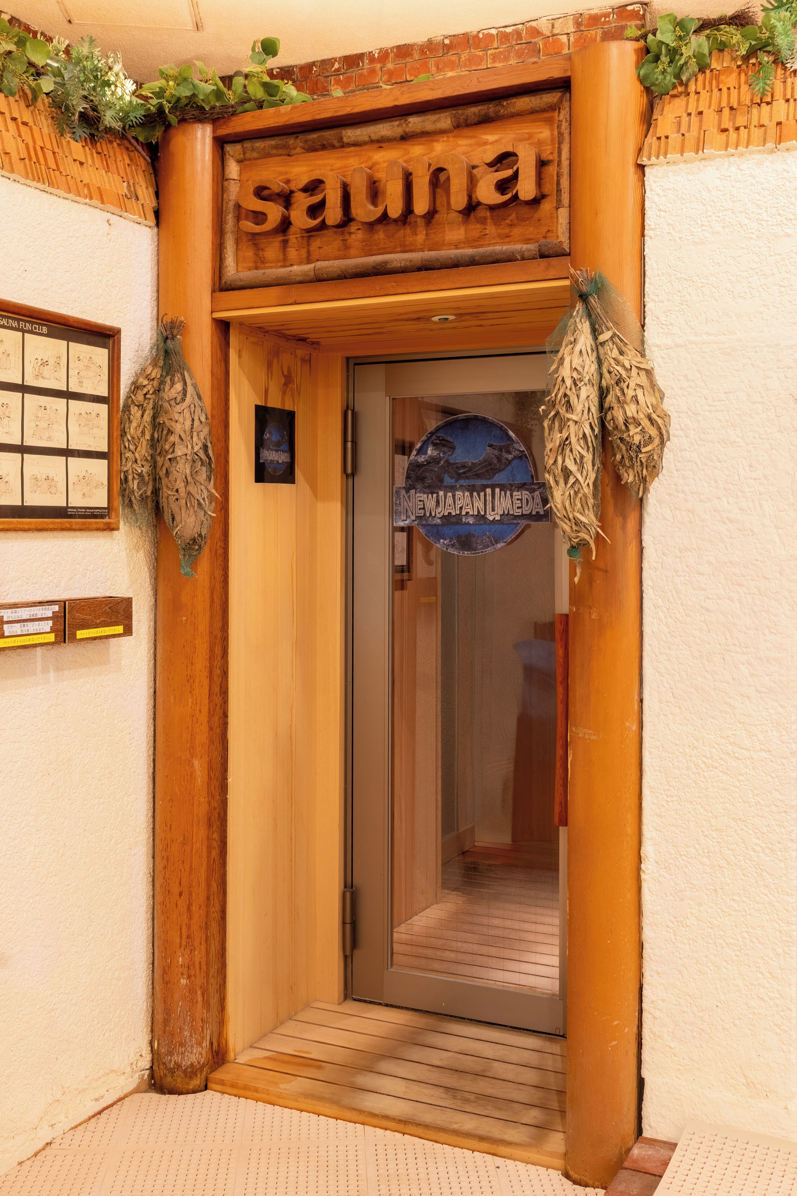 Sauna, hot tub, steam room, deep-tissue massages, Thai massages